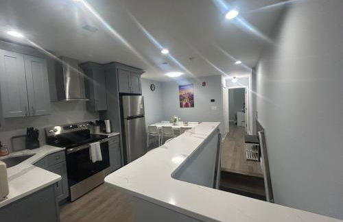 Cozy 2-3 Bedroom Apartment in Center City! - Foto 74