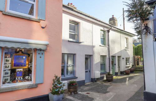 The Cottage on The Square - Photo 39