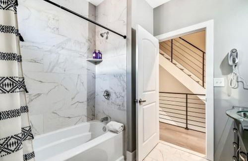 Exceptional Downtown Townhome with Roof Deck -4Bedroom & 3Baths - Foto 20