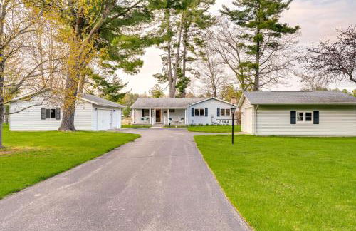 Waterfront Gladwin Vacation Rental with Lake View! - Foto 31