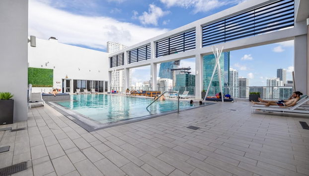 Cozy Downtown Pad- Luxe Rooftop Pool gym and More - Foto 3, Habitación