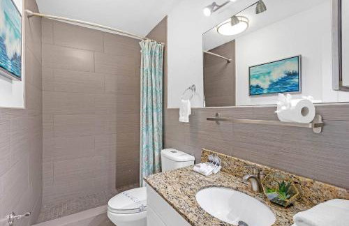 Boca Waterfront • Watch the Boats • Pool & Gym - Photo 10