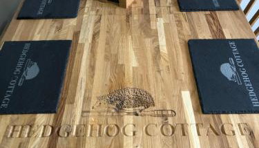 Hedgehog Cottage with garden in Bronte village! - Foto 2