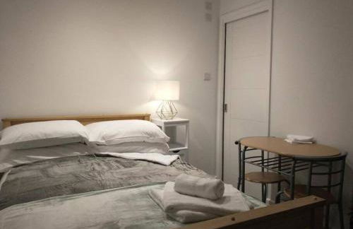 Cosy Garden Studio Room Minimum two night booking - Foto 2