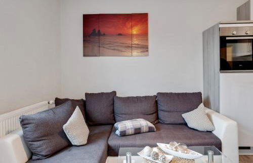 Cozy Coastal Escape with Garden - Foto 1