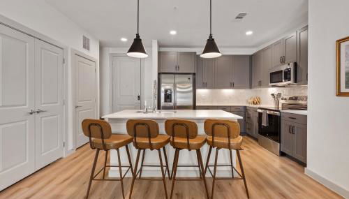 Polished Contemporary 2BR 2BA Private Balcony - Foto 5, Other