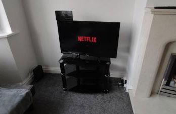 Brackenfield House in Great Barr, Birmingham near the Alexander Stadium and near the M6, with free WiFi, free parking and easy access to Walsall, West Bromwich, Aston Villa Football Ground, Star City and Birmingham City Centre - Foto 8