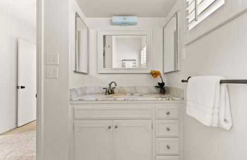 Sea Serenity Coastline Views and Pool - Photo 42