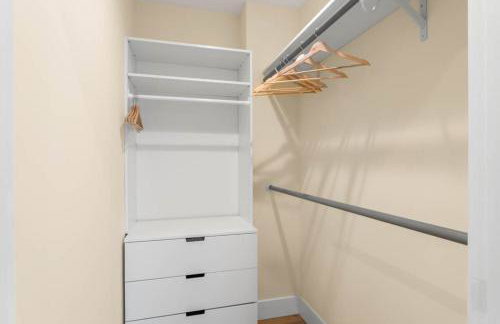 Spacious Mountain View 4 Bedroom Modern Home - Foto 14