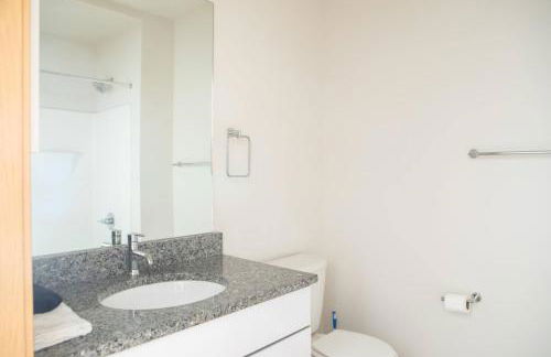 East Side Studio Apt - Near Brady St and Fiserv with Balcony - Foto 8