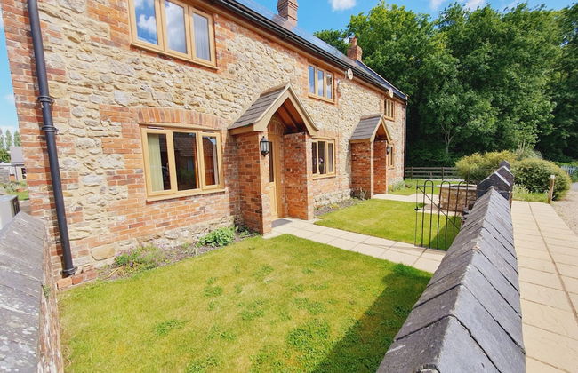 The Victorian Barn self catering holidays with pool & hot tubs - Photo 22
