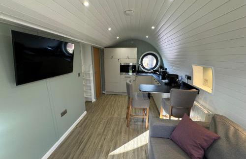 Hazel Hobbit Pod at Cowbridge Cabins - Photo 9