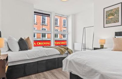 2BR Apartment with Sofa bed I Prime Town Centre Location I Gold St D-Lux, Modern Amenities, Walk to Train, Bus Stations, Shops & Cafés I Leisure and Business Stays Welcome - Foto 30