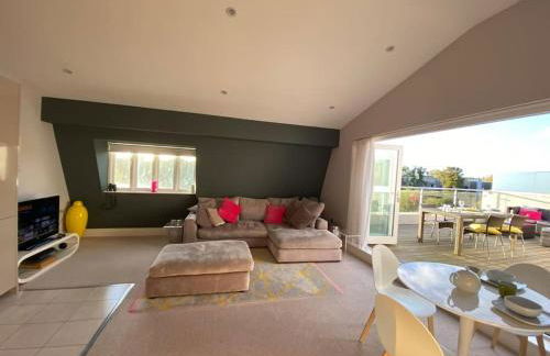 HM111 Penthouse Apartment with Lake View & free Spa Access- Lower Mill Estate Cotswolds - Foto 10