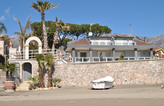 Villa Venus on the Beach - Photo 23