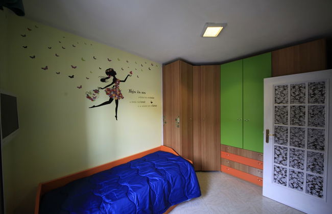 Dolls House Holiday Home - Photo 6