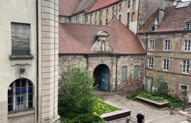 F2 Centre Historique Saint Colomban - Foto 2