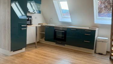 Dachgeschosswohnung Benther Berg, Contactless Check-in, free parking, Vollsaniert und Renoviert 2025 - Foto 2