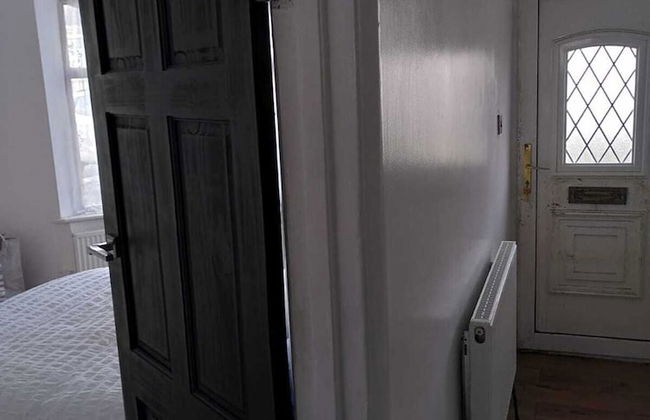 Remarkable 3-bed House in Hounslow - Foto 3