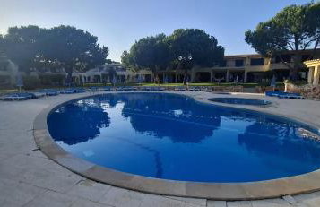 Modern 1BR Apartment with Pool & Balcony - Foto 45