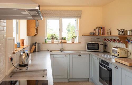 Willow House in Knodishall, Sleeps 7 - Only a short drive from Aldeburgh, Thorpeness & Snape Maltings - Managed by Aldeburgh Coastal Cottages - Foto 9