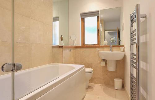 Courtyard Cottage - Photo 22