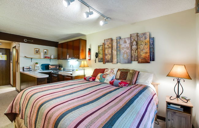 46SLL - Convenient - Economical - WiFi - Sleeps 2 - Foto 1