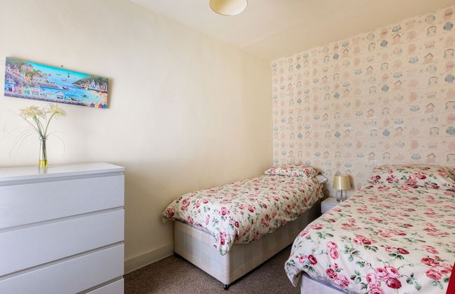 2 b&b 40 Percent off Weekly Half Price Monthly - Photo 2