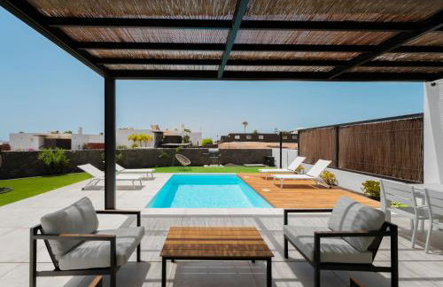 Villa Menta Relaxing corner in front of the Ocean - Photo 23