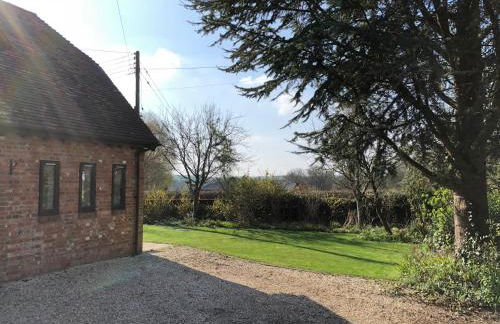 The Stable Barn *On the edge of the New Forest* - Photo 3