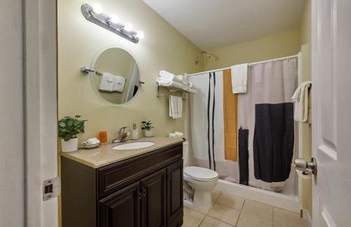 King Suite - Top Floor - Ocean View - Beach Access - Pool & Hot Tub - Foto 18