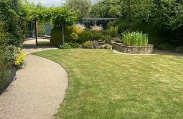 brand new cozy cabin with parking - Foto 7