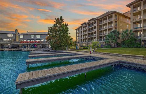 Lakefront Horseshoe Bay Resort Shared Pool Dock - Photo 37