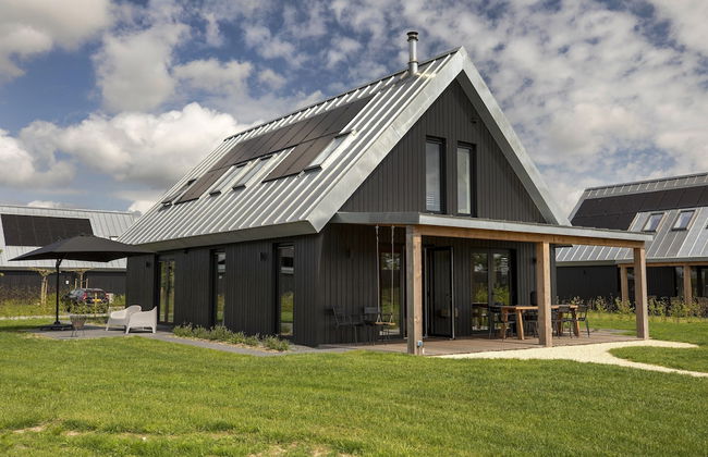 Beautiful Villa on the Water in Friesland - Photo 38