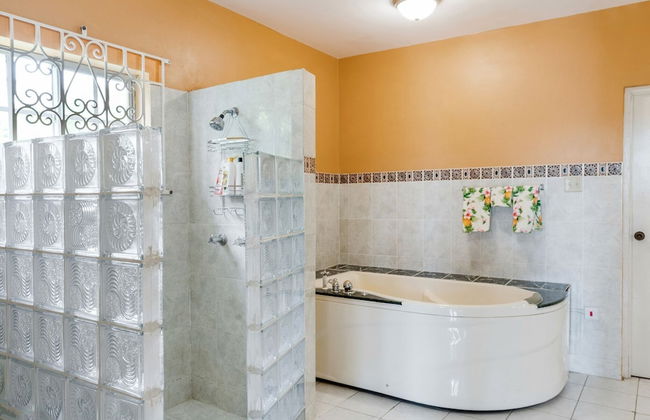 YanceyLargo-6BR Two-Story Estate w/Mountain Views by RedAwning - Foto 28