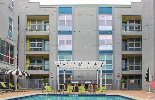 Modern Condo With Pool, Gym, Workspaces & BBQ - Foto 3