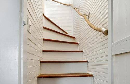 Relax in an upscale, renovated gem - Foto 32