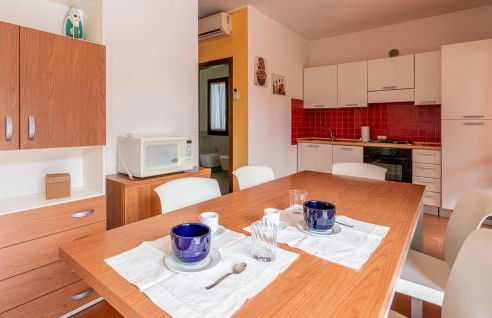 3 Bedroom Nice Home In Albarella Ro - Foto 16