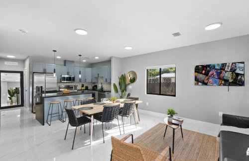 Spacious 4-BR House W Free Parking - Foto 1