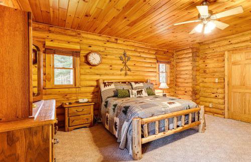 Spacious Log Home with 13 Acres, Ponds and Fire Pit! - Foto 11