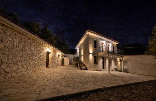Villa Marilou Fourka - Photo 1