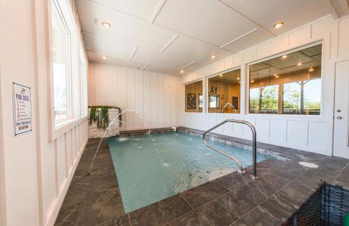 Luxury 12-Bedroom Cabin with Indoor Pool, Hot tub & Movie Theater, Sleeps 36 - Foto 21