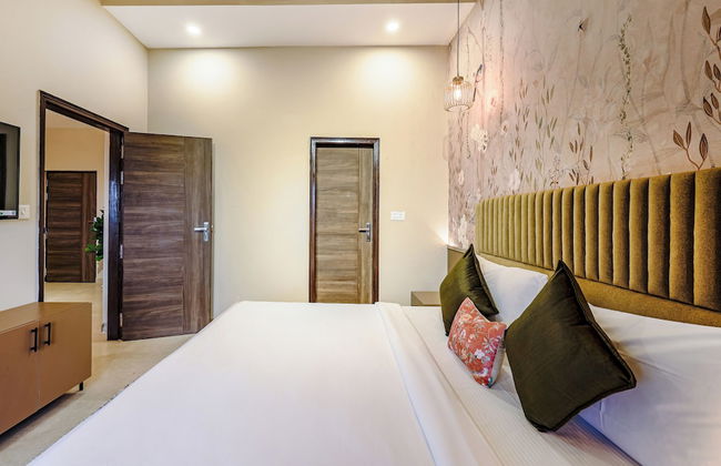 Alaya Stays Veera Serina 3 BHK with Pool - Foto 13