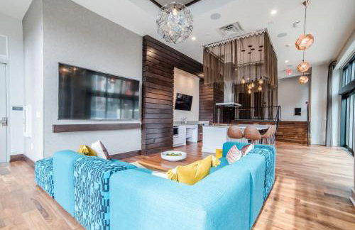 2BR Balcony Suite Gym & Pool Downtown at CityWay - Foto 8