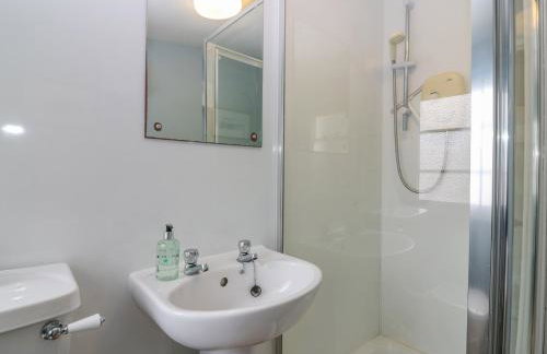 The Bungalow - Photo 16