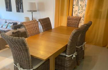 4 Bed Villa - Sleeps 9- Pool - Garden - Parking - Foto 5