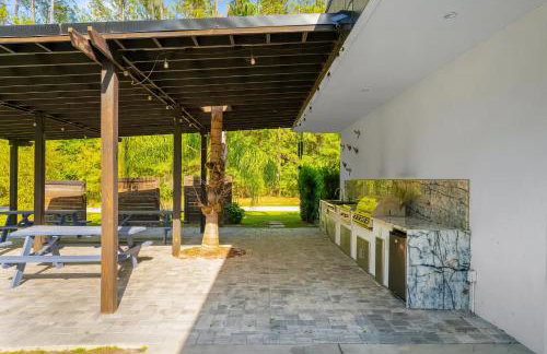 Floral City Oasis - Pool, BBQ Area & Forest View - Foto 45