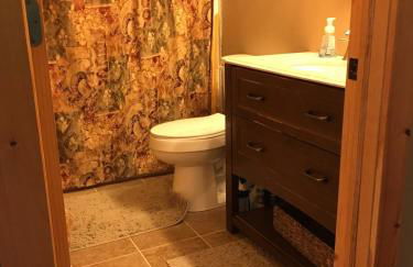 Cozy Vacation Rental for 10 with a Fire Pit in Jim Thorpe, Pennsylvania - Photo 36