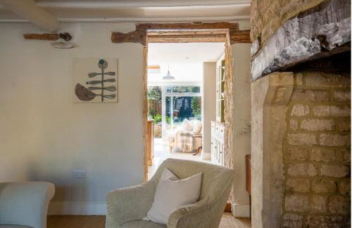 Gleneda Cottage - a renovated, traditional Cotswold cottage full of charm with fireplace and garden - Photo 30