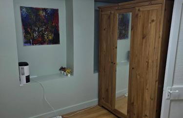 Private Basement Flat - Photo 16
